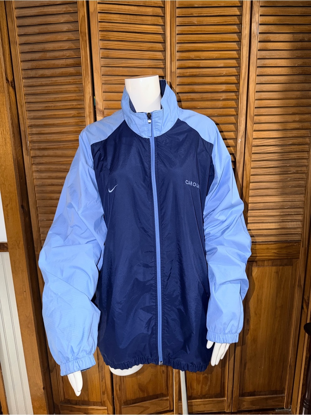 XL -Nike Men's Navy and Light Blue Vintage North Carolina Tar Heel Windbreaker
